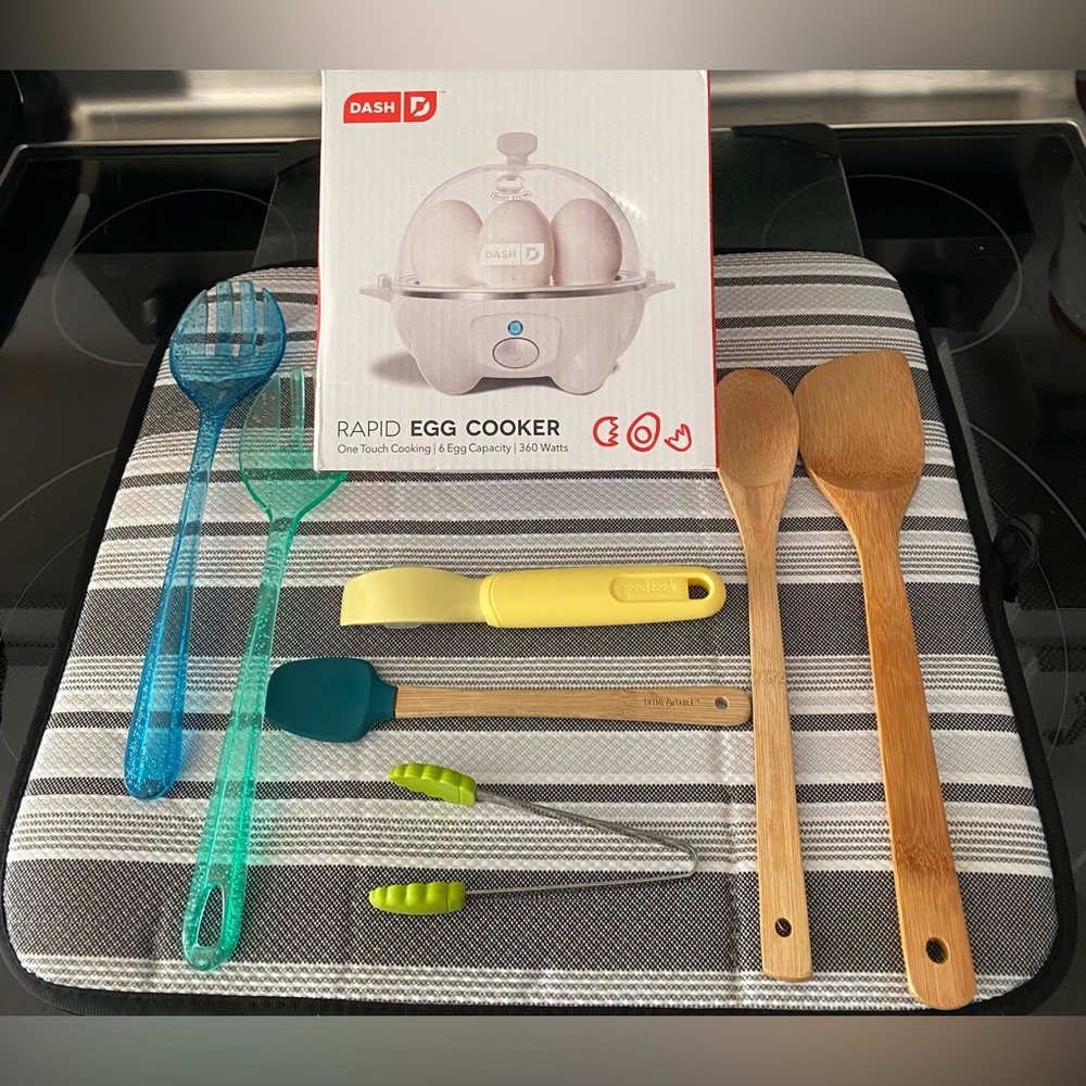 DASH RAPID EGG-COOKER- CUISINART KITCHEN MAT-WITH KITCHEN UTENSILS - Picture 2 of 16